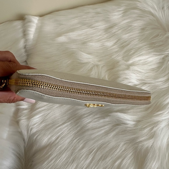 Auth Prada Wallet EUC - Picture 8 of 17